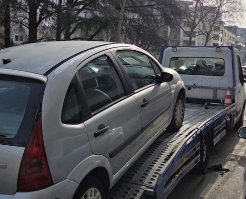 Pourquoi faire appel à un épaviste agréé VHU à Lyon, Villeurbanne, Vénissieux et leurs environs ?