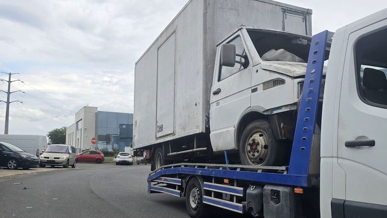 peut-on-faire-enlever-un-utilitaire-un-fourgon-ou-un-petit-camion-epaviste-professionnel-specialise-lyon Peut-on faire enlever un utilitaire, un fourgon ou un petit camion ?